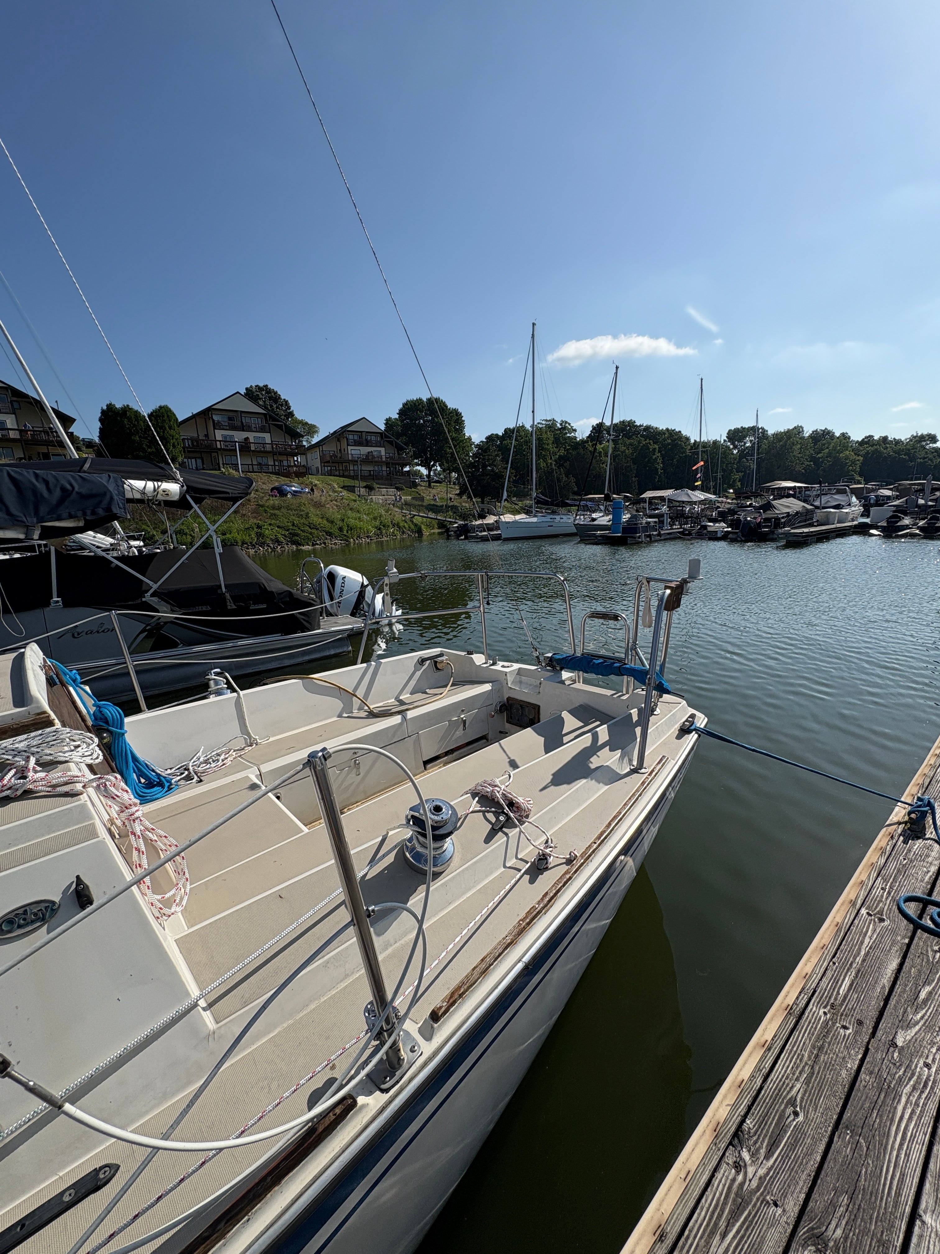 1986 O'Day 272 Wing Keel, Diesel