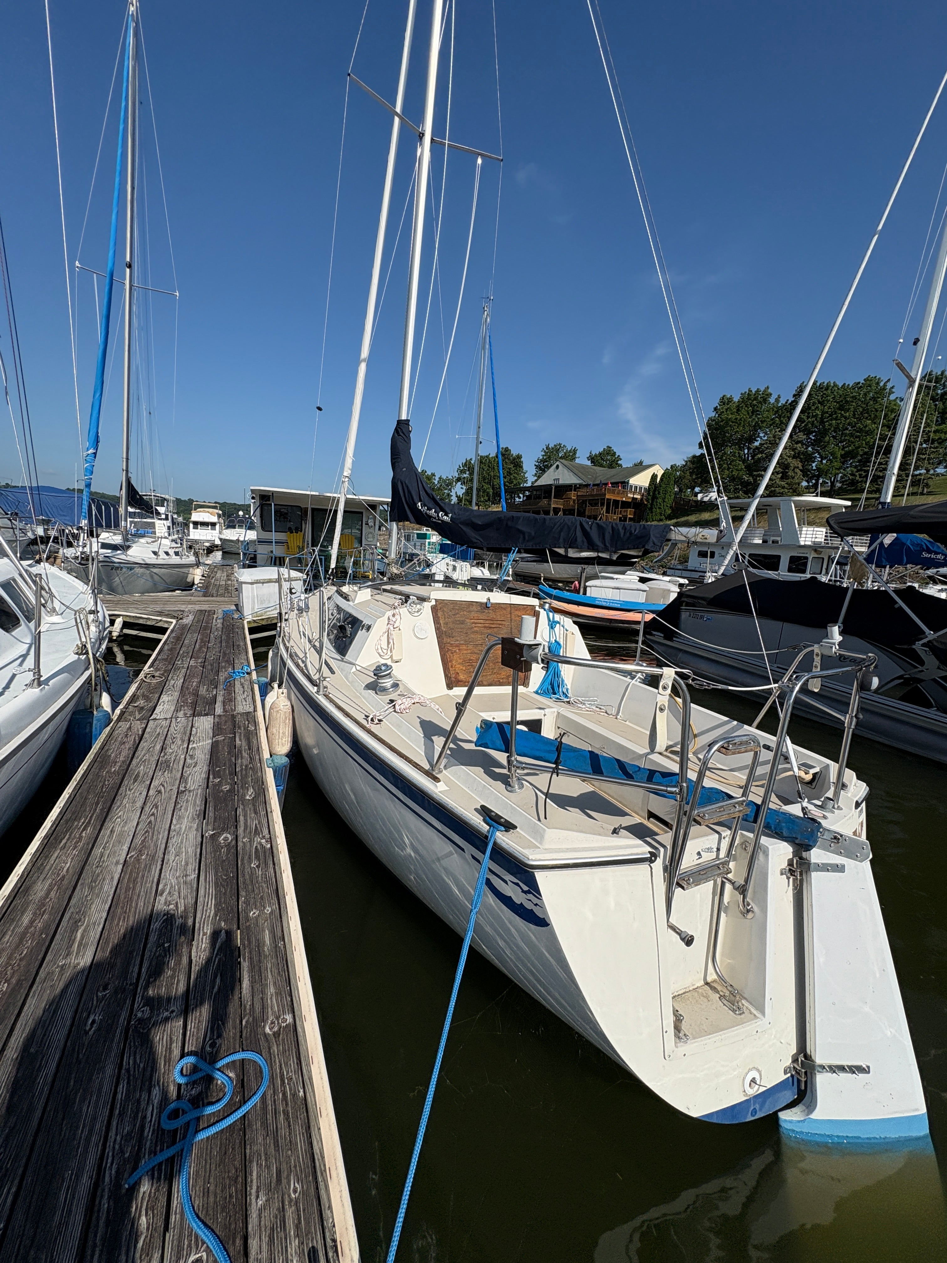 1986 O'Day 272 Wing Keel, Diesel