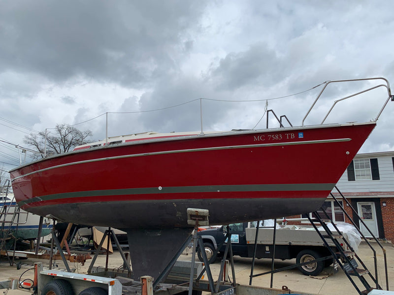 1984 Hunter 25.5  Red Hull