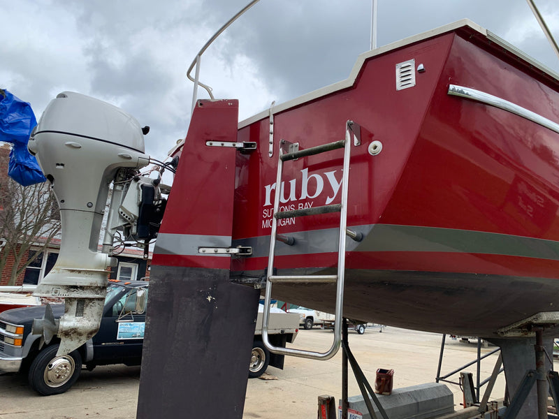 1984 Hunter 25.5  Red Hull