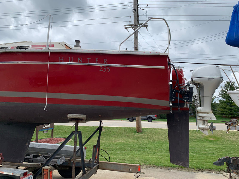 1984 Hunter 25.5  Red Hull